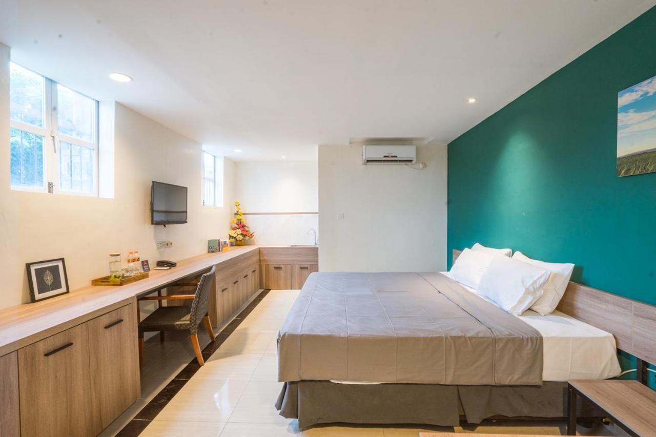 Life Puri Hotel Surabaya Gubeng Экстерьер фото