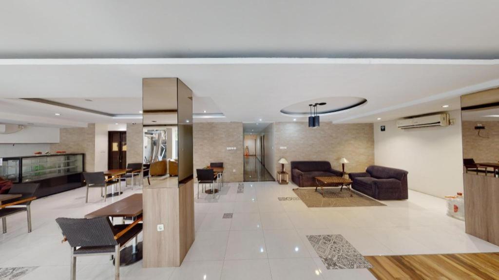 Life Puri Hotel Surabaya Gubeng Экстерьер фото