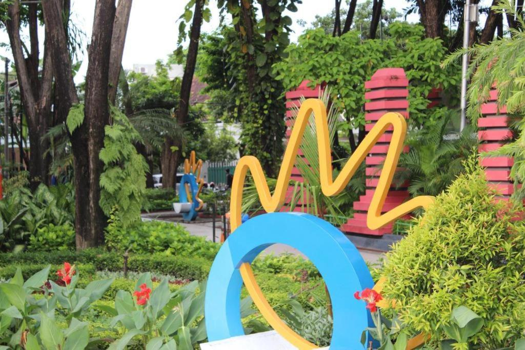 Life Puri Hotel Surabaya Gubeng Экстерьер фото