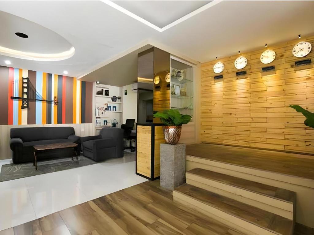 Life Puri Hotel Surabaya Gubeng Экстерьер фото