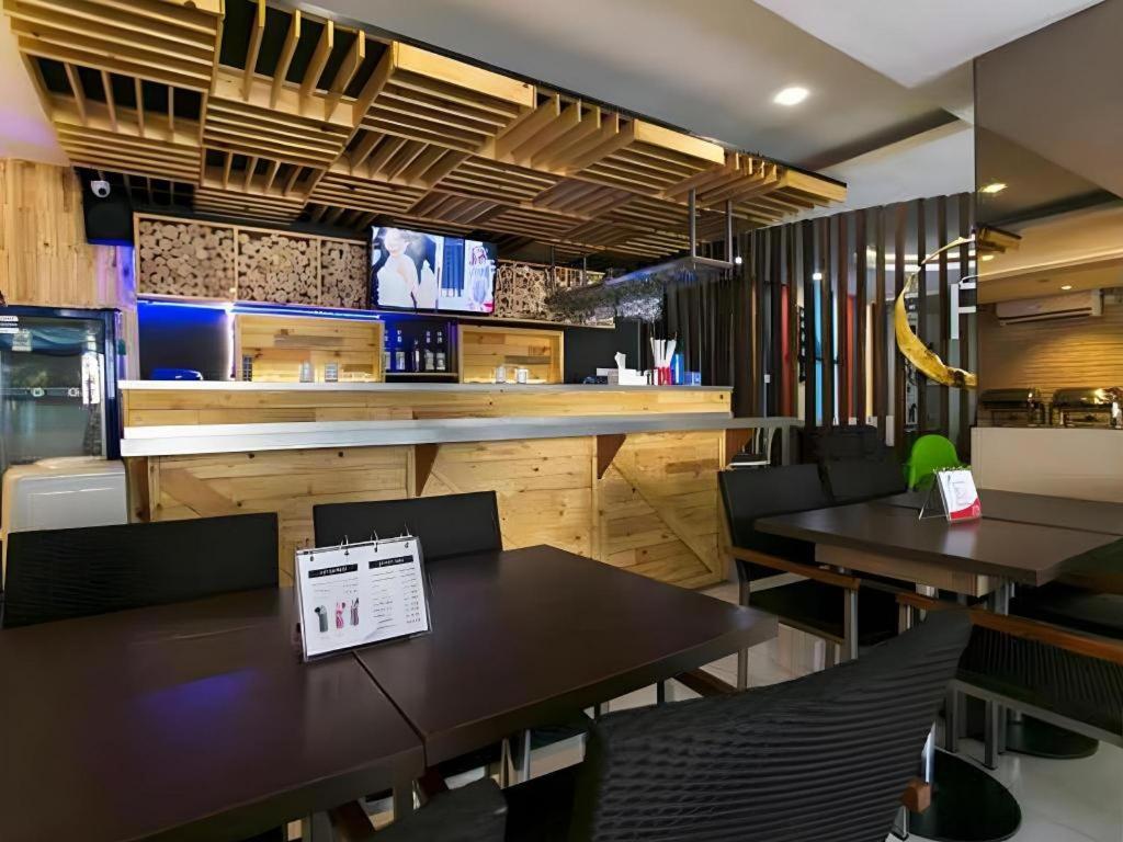 Life Puri Hotel Surabaya Gubeng Экстерьер фото