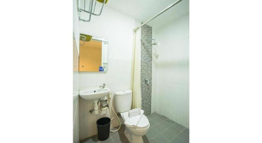 Life Puri Hotel Surabaya Gubeng Экстерьер фото