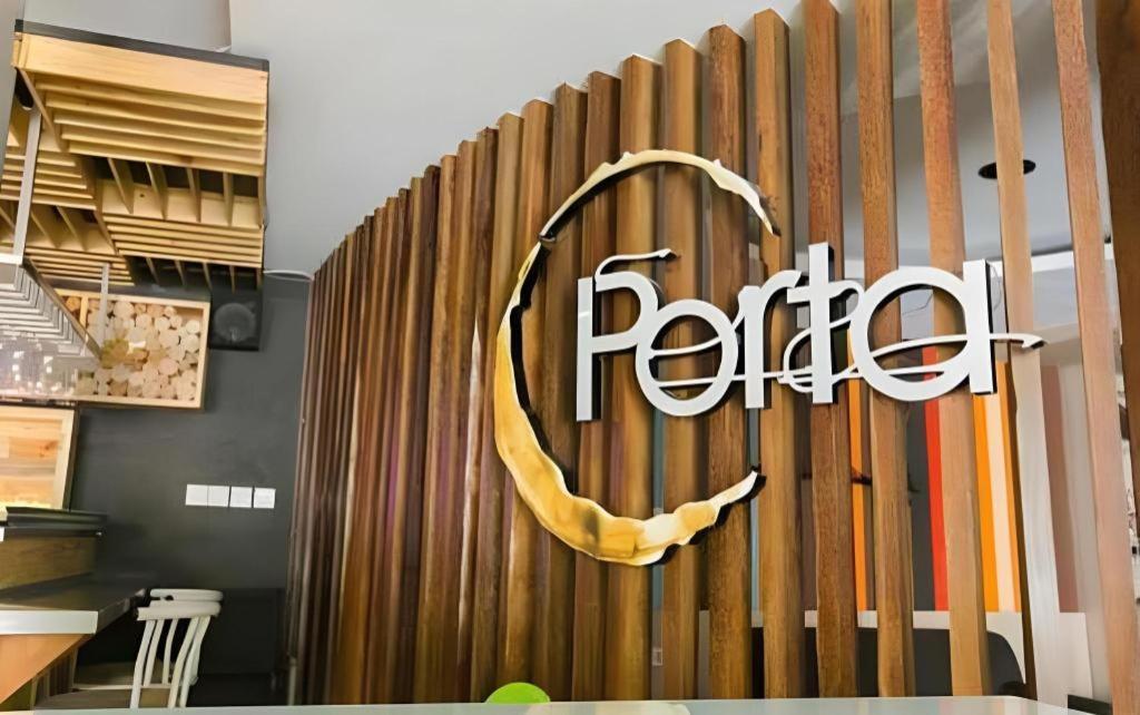 Life Puri Hotel Surabaya Gubeng Экстерьер фото